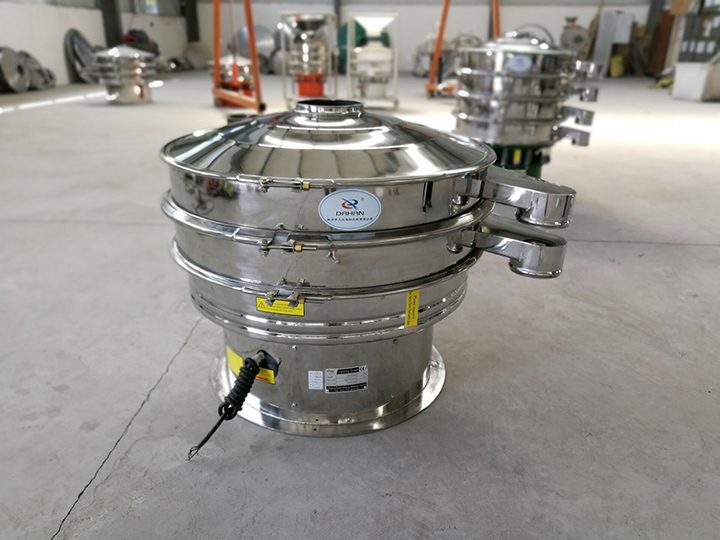 全不銹鋼振動篩整機采用不銹鋼拋光而成，干凈衛(wèi)生，可避免原料被污染